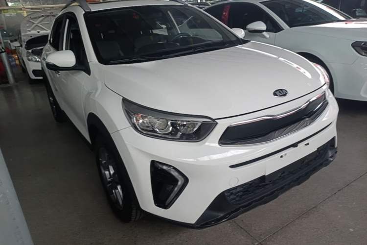 Used Kia kx1 Stonic 2019 1.4L Automatic Sport Edition China VI Front Right 45 Deg