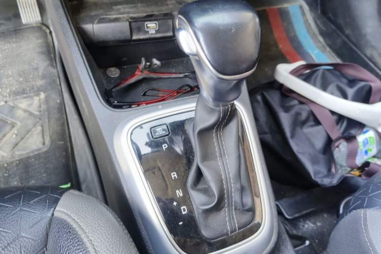 Used Kia kx1 Stonic 2019 1.4L Automatic Fun Edition China VI Gear Lever
