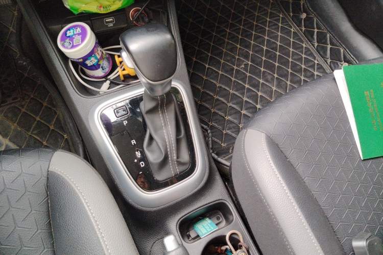 Used Kia kx1 Stonic 2019 1.4L Automatic Fun Edition China V Standard Gear Lever