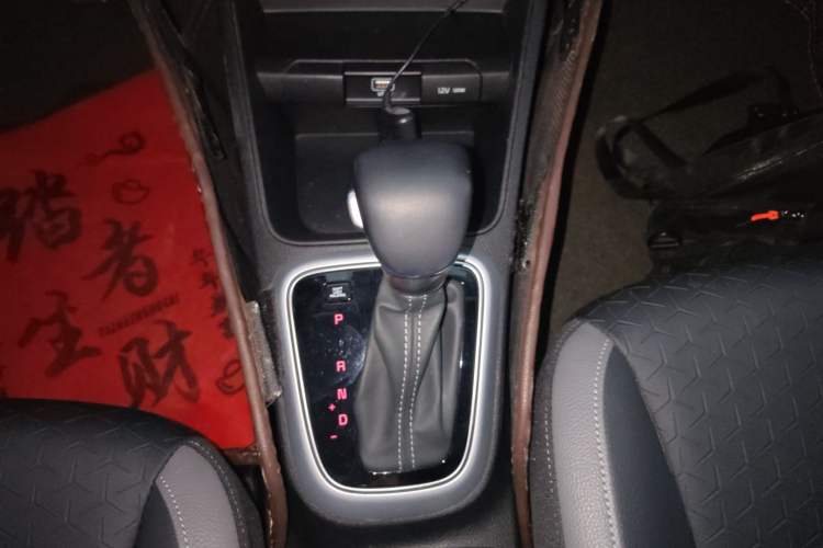 Used Kia kx1 Stonic 2019 1.4L Automatic Sport Edition China VI Gear Lever