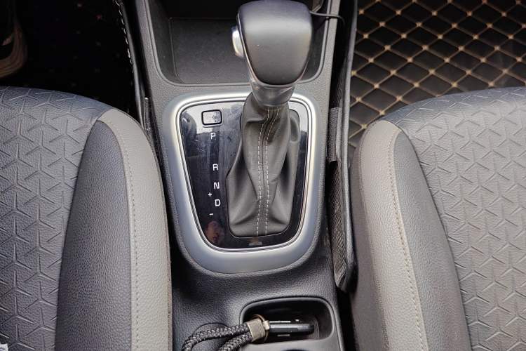 Used Kia kx1 Stonic 2019 1.4L Automatic Fun Edition China V Standard Gear Lever