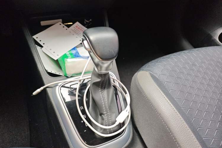 Used Kia kx1 Stonic 2019 1.4L Automatic Fun Edition China V Standard Gear Lever