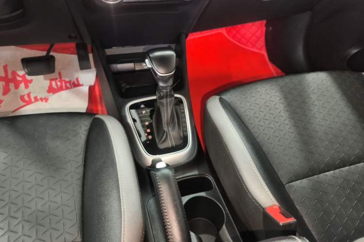 Used Kia kx1 Stonic 2019 1.4L Automatic Sport Edition China VI Gear Lever