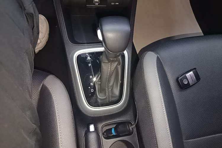 Used Kia kx1 Stonic 2019 1.4L Automatic Fun Edition China VI Gear Lever