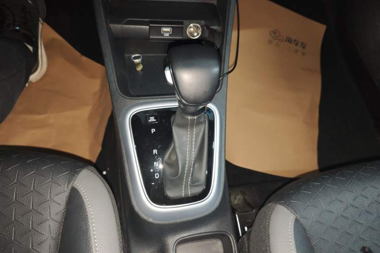 Used Kia kx1 Stonic 2019 1.4L Automatic Fun Edition China V Standard Gear Lever