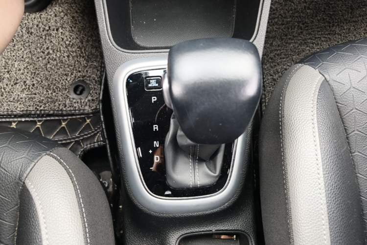 Used Kia kx1 Stonic 2019 1.4L Automatic Fun Edition China VI Gear Lever