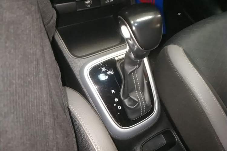 Used Kia kx1 Stonic 2019 1.4L Automatic Fun Edition China V Standard Gear Lever