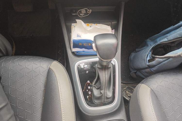 Used Kia kx1 Stonic 2019 1.4L Automatic Fun Edition China VI Gear Lever