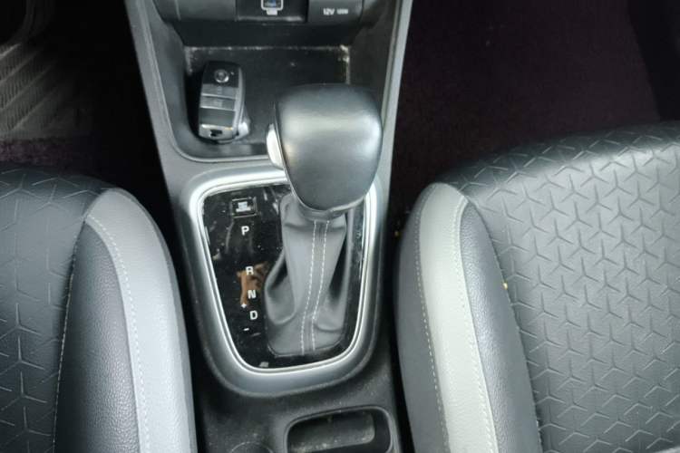 Used Kia kx1 Stonic 2019 1.4L Automatic Fun Edition China V Standard Gear Lever