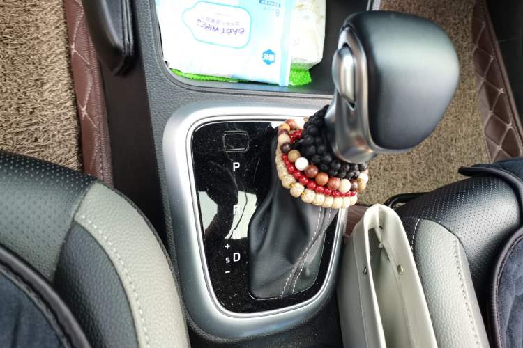 Used Kia kx1 Stonic 2019 1.4L Automatic Sport Edition China VI Gear Lever