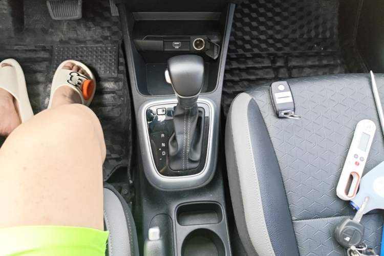 Used Kia kx1 Stonic 2019 1.4L Automatic Sport Edition China VI Gear Lever