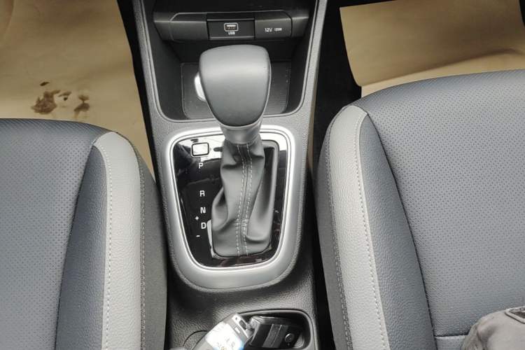 Used Kia kx1 Stonic 2019 1.4L Automatic Fun Edition China VI Gear Lever