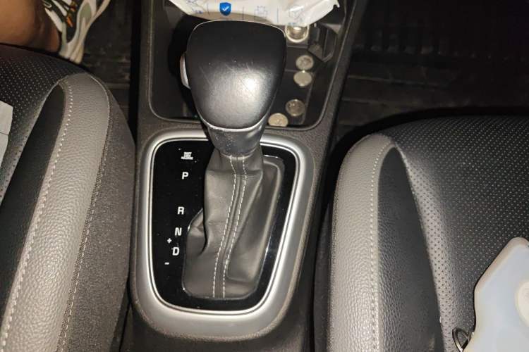 Used Kia kx1 Stonic 2019 1.4L Automatic Fun Edition China VI Gear Lever