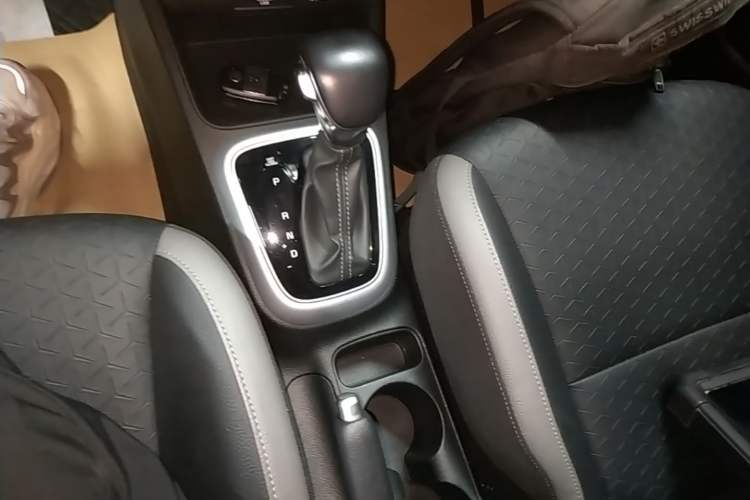 Used Kia kx1 Stonic 2019 1.4L Automatic Sport Edition China VI Gear Lever