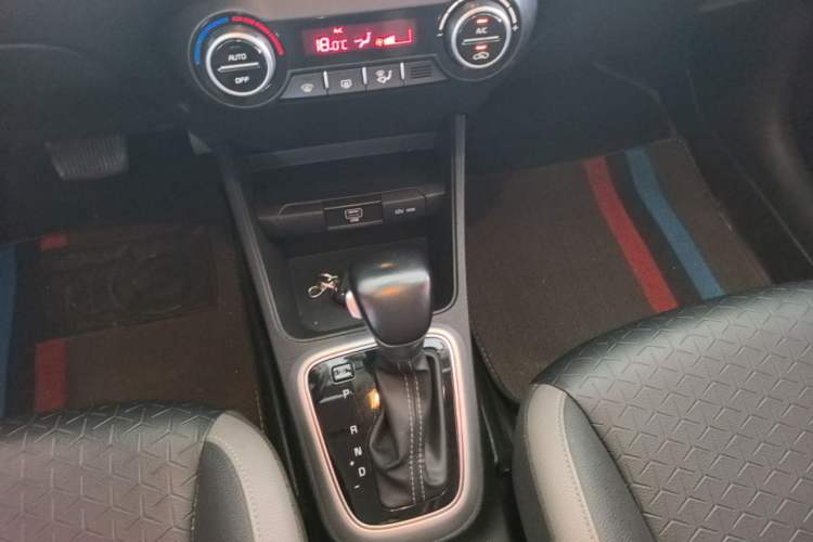 Used Kia kx1 Stonic 2019 1.4L Automatic Fun Edition China VI Gear Lever