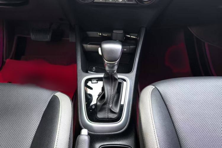 Used Kia kx1 Stonic 2019 1.4L Automatic Sport Edition China VI Gear Lever