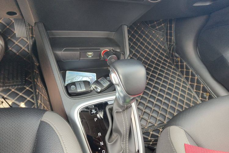 Used Kia kx1 Stonic 2019 1.4L Automatic Fun Edition China VI Gear Lever