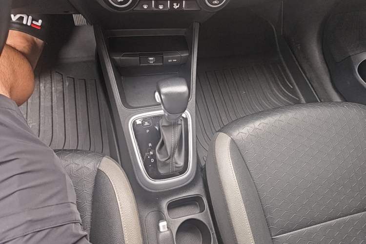 Used Kia kx1 Stonic 2019 1.4L Automatic Sport Edition China VI Gear Lever