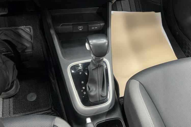 Used Kia kx1 Stonic 2019 1.4L Automatic Sport Edition China VI Gear Lever