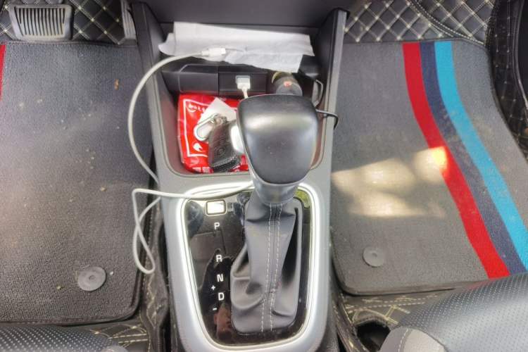 Used Kia kx1 Stonic 2019 1.4L Automatic Fun Edition China VI Gear Lever
