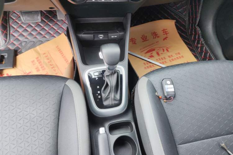 Used Kia kx1 Stonic 2019 1.4L Automatic Sport Edition China VI Gear Lever