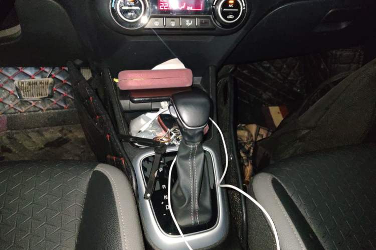 Used Kia kx1 Stonic 2019 1.4L Automatic Fun Edition China V Standard Gear Lever