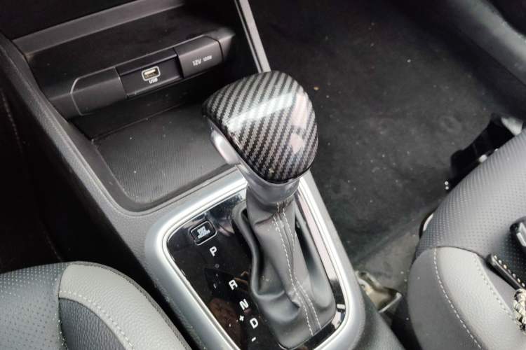 Used Kia kx1 Stonic 2019 1.4L Automatic Fun Edition China VI Gear Lever