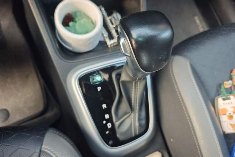 Used Kia kx1 Stonic 2019 1.4L Automatic Fun Edition China VI Gear Lever