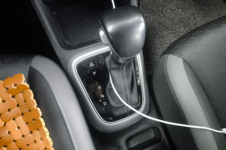 Used Kia kx1 Stonic 2019 1.4L Automatic Fun Edition China VI Gear Lever