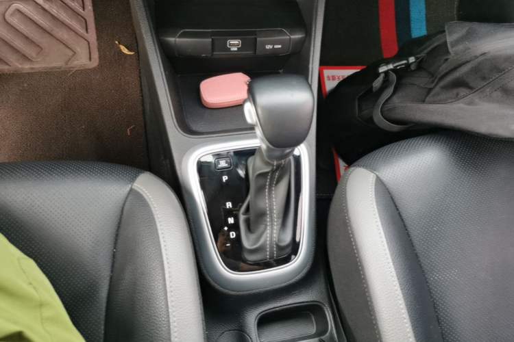 Used Kia kx1 Stonic 2019 1.4L Automatic Fun Edition China VI Gear Lever