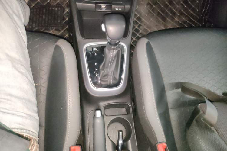 Used Kia kx1 Stonic 2019 1.4L Automatic Fun Edition China V Standard Gear Lever