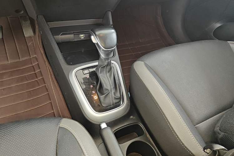 Used Kia kx1 Stonic 2019 1.4L Automatic Fun Edition China VI Gear Lever