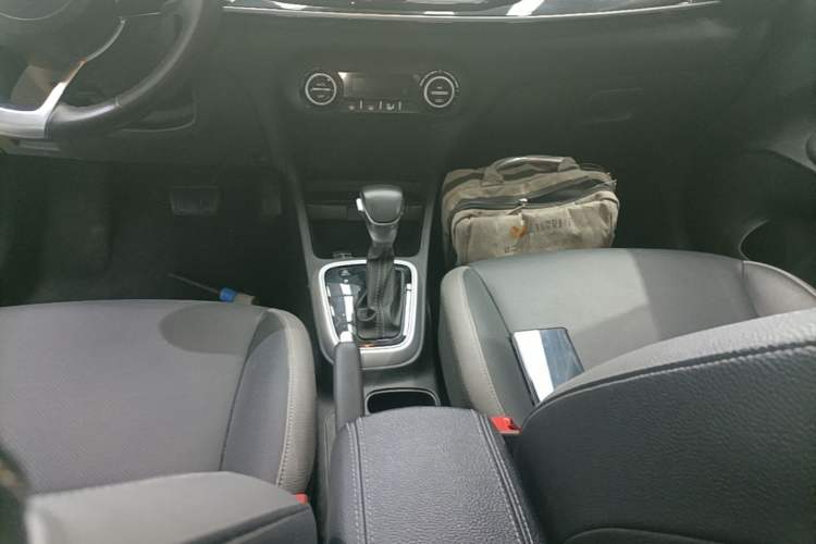 Used Kia kx1 Stonic 2019 1.4L Automatic Fun Edition China VI Gear Lever