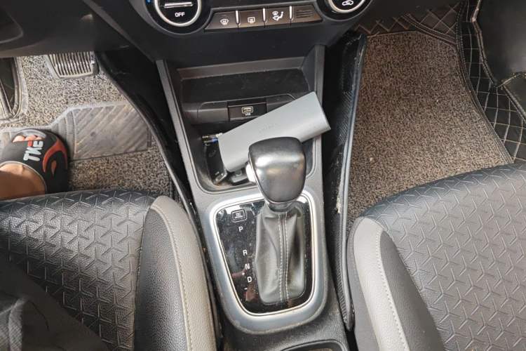Used Kia kx1 Stonic 2019 1.4L Automatic Fun Edition China V Standard Gear Lever