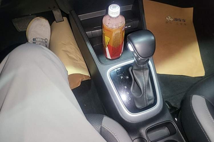 Used Kia kx1 Stonic 2019 1.4L Automatic Fun Edition China VI Gear Lever