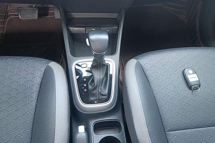 Used Kia kx1 Stonic 2019 1.4L Automatic Sport Edition China VI Gear Lever