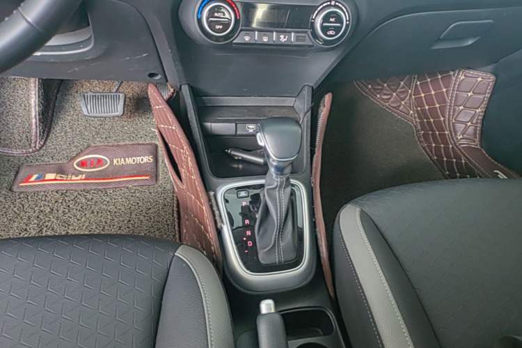 Used Kia kx1 Stonic 2019 1.4L Automatic Sport Edition China VI Gear Lever
