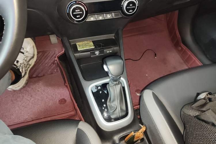 Used Kia kx1 Stonic 2019 1.4L Automatic Fun Edition China VI Gear Lever