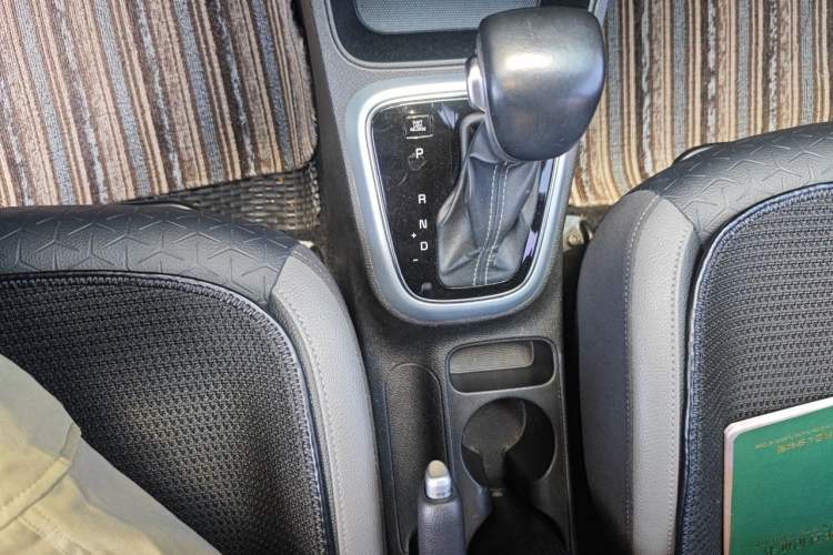 Used Kia kx1 Stonic 2019 1.4L Automatic Fun Edition China V Standard Gear Lever