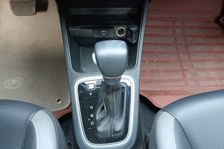 Used Kia kx1 Stonic 2019 1.4L Automatic Fun Edition China VI Gear Lever