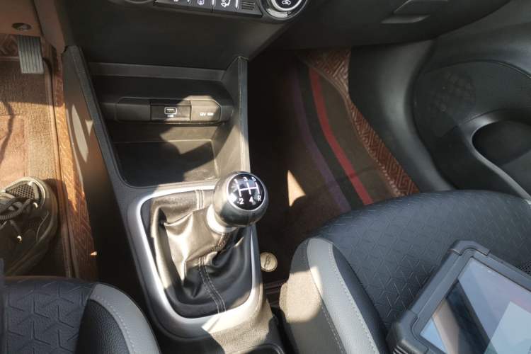 Used Kia kx1 Stonic 2019 1.4L Manual Fun Edition China VI Standard Gear Lever
