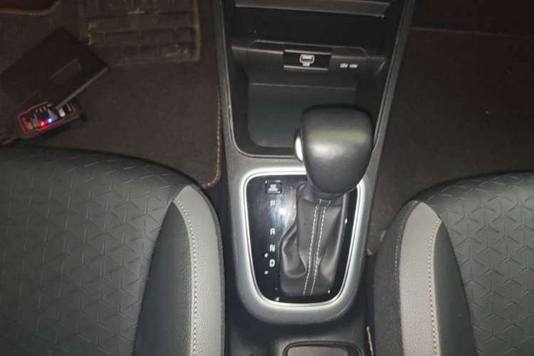 Used Kia kx1 Stonic 2019 1.4L Automatic Sport Edition China VI Gear Lever
