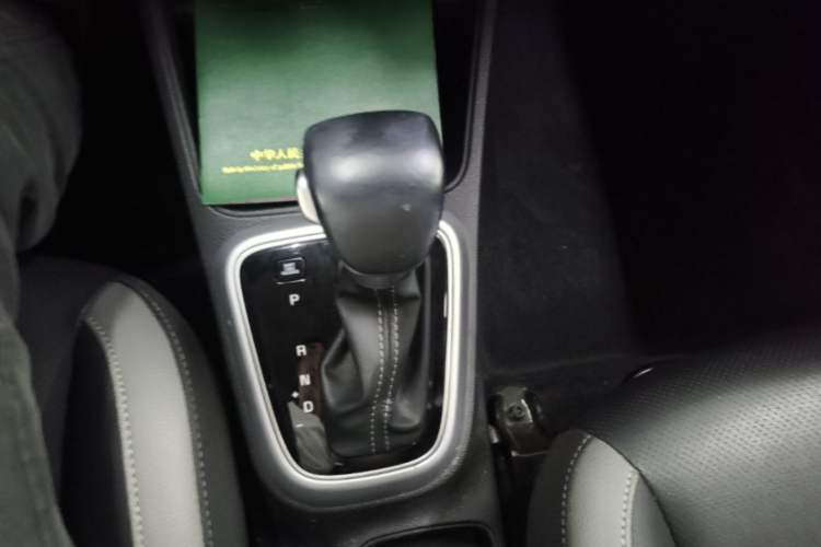 Used Kia kx1 Stonic 2019 1.4L Automatic Fun Edition China VI Gear Lever