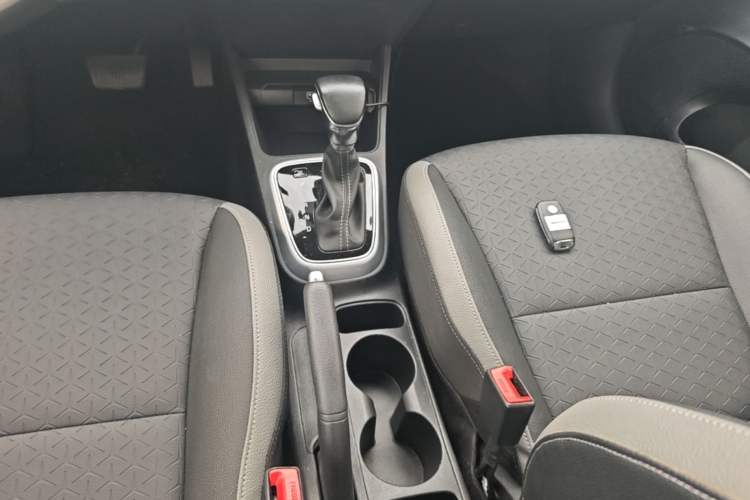 Used Kia kx1 Stonic 2019 1.4L Automatic Fun Edition China V Standard Gear Lever