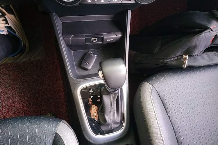 Used Kia kx1 Stonic 2019 1.4L Automatic Fun Edition China V Standard Gear Lever