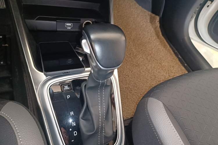 Used Kia kx1 Stonic 2019 1.4L Automatic Sport Edition China VI Gear Lever
