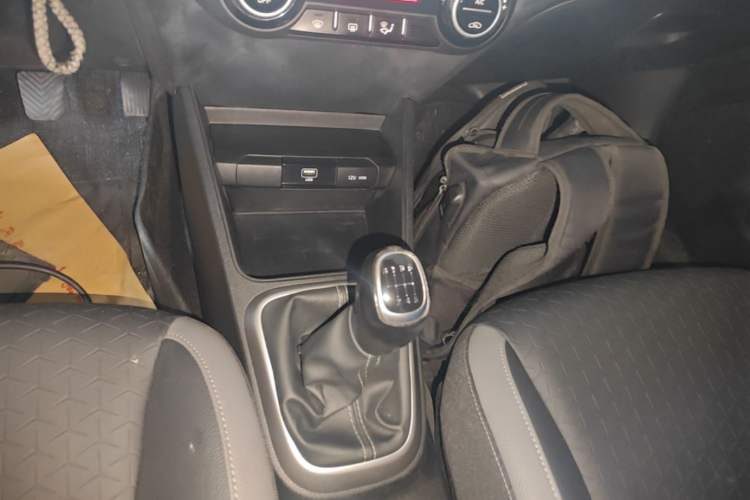 Used Kia kx1 Stonic 2019 1.4L Manual Fun Edition China VI Standard Gear Lever
