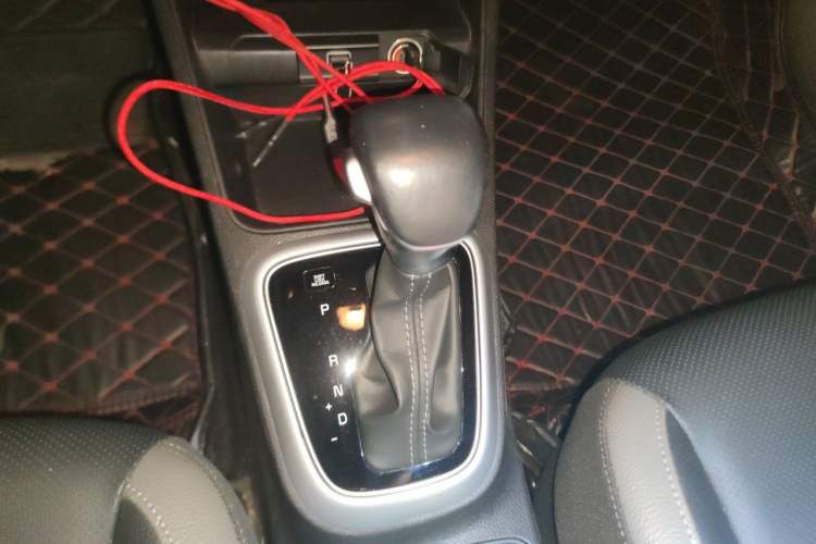 Used Kia kx1 Stonic 2019 1.4L Automatic Fun Edition China VI Gear Lever