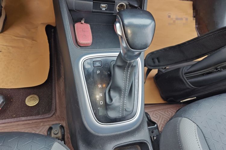 Used Kia kx1 Stonic 2019 1.4L Automatic Fun Edition China V Standard Gear Lever