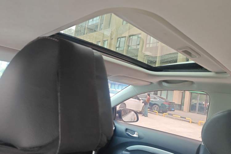Used Kia kx1 Stonic 2019 1.4L Automatic Sport Edition China VI Headliner